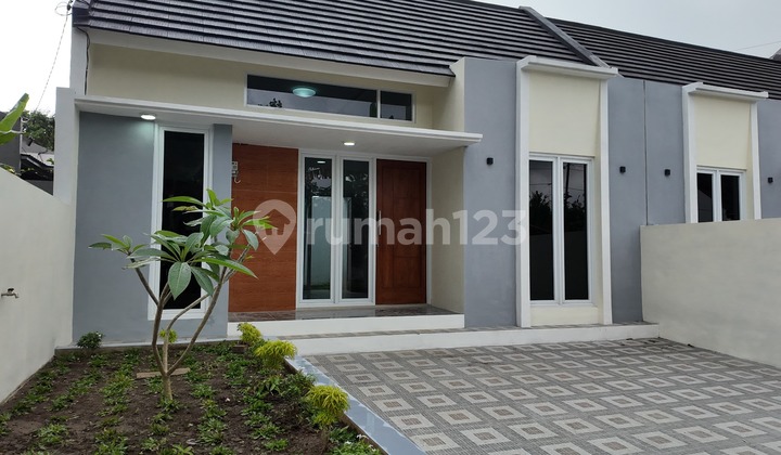 Modern Minimalist House Godean Cheap Sleman Yogyakarta