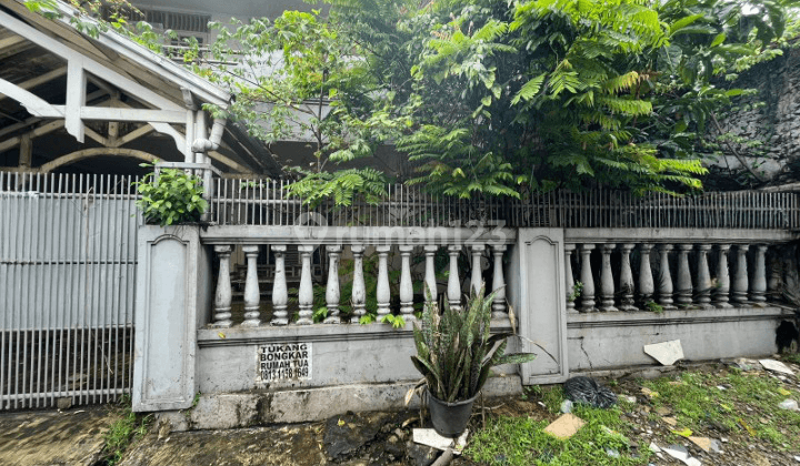 Rumah Tua Hitung Tanah di Lokasi Strategis Tanjung Duren 2