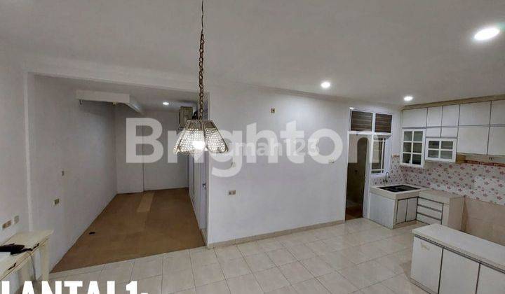 Rumah Besar 2 Lantai Siap Pakai di Lokasi Strategis Dekat Mall 8