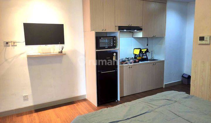 Simply Strategic And Comfy Studio Paramount Skyline Apartment 1