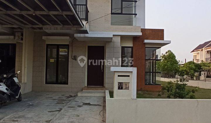 Rumah Hook Besar Baru Siap Huni di Cluster Harapan Indah Cakung 2