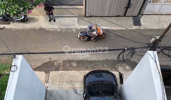 Rumah Modern Minimalis Baru di Tomang Dekat Mal Taman Anggrek 2