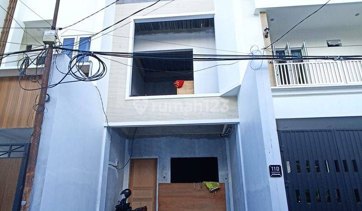 Rumah Modern Minimalis Baru di Tomang Dekat Mal Taman Anggrek 1