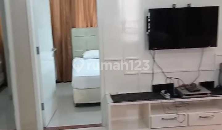 ruang keluarga apartment kuningan place lrt mrt