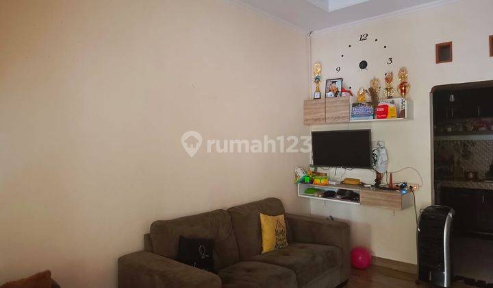 ruang keluarga rumah the palm residence bekasi