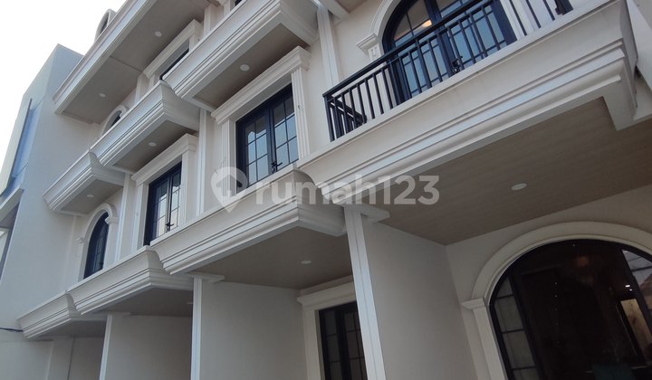 Modern Town House South Jakarta The Peak Raharja Affordable Price 2