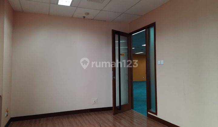 Ruang Kantor Semi Furnished Bebas Ganjil Genap. Fasilitas lengkap. Di Mega Kuningan atau Prof Dr Satrio. Dekat mall, hotel, apartemen. Dilalui Transjakarta  2