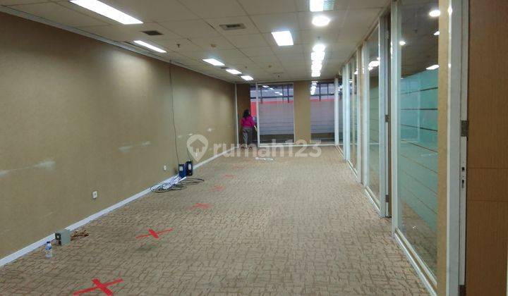 Ruang Kantor Semi Furnished Bebas Ganjil Genap, dilalui LRT dan Transjakarta  1