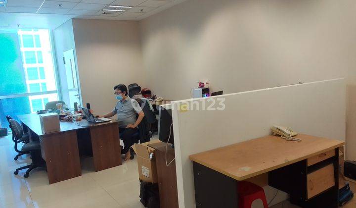 Ruang kantor siap pakai full furnished di Jl TB Simatupang. Bebas Ganjil Genap. Free Overtime. Kapasitas 25 orang.