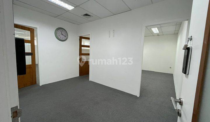 Ruang Kantor Furnished. Bebas Ganjil Genap. Dekat One Satrio, Lotte Avenue, Kedutaan China  1