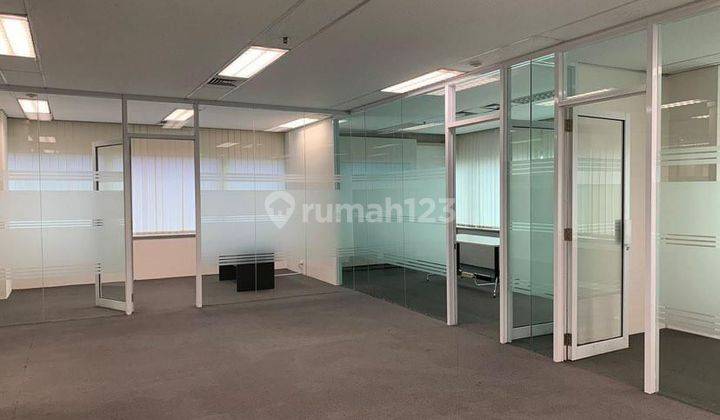 Ruang Kantor Furnished Bebas Ganjil Genap di Sudirman. Dekat sta MRT, halte TJ 1