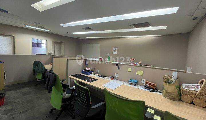 Ruang Kantor Furnished Siap Pakai. Bebas Ganjil Genap. Dilalui Lrt, Transjakarta. 1