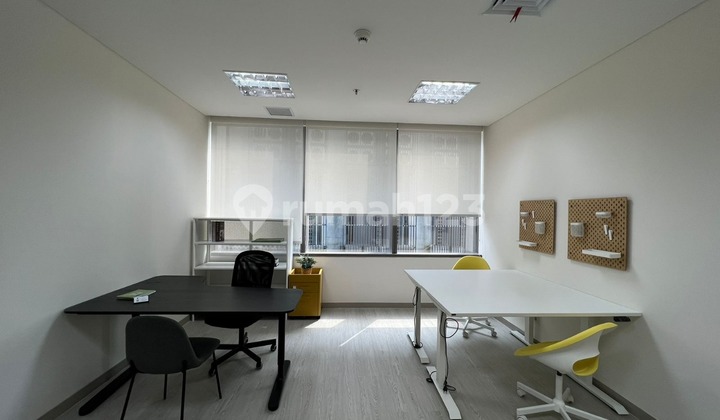 Unit Office Furnished. Siap Pakai. Kapasitas 2-4 Pax. Bebas Gage.