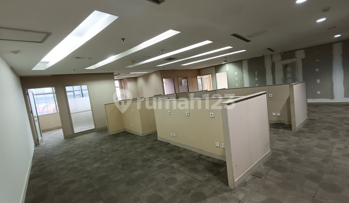 Ruang Kantor Partisi Bebas Ganjil Genap Depan Sta Lrt Ruang Kantor Partisi Bebas Ganjil Genap Depan Sta Lrt