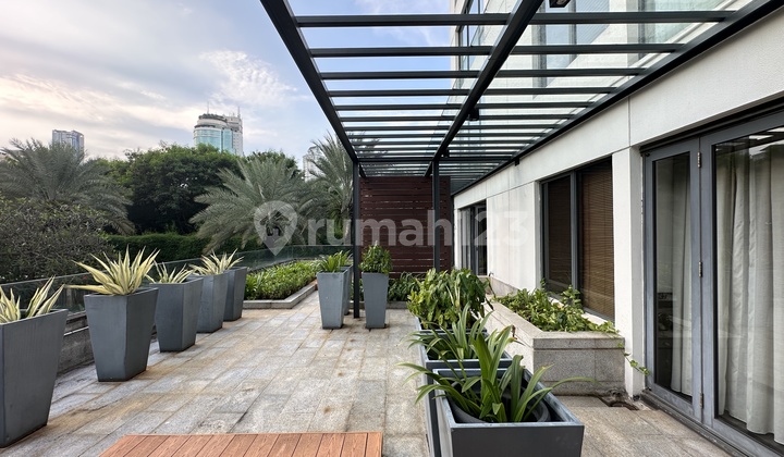 Dijual Verde 3BR Dengan Taman Pribadi di Langit