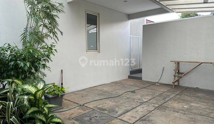 Sewa Rumah 2 Lantai Senopati Jakarta Selatan 4 BR Semi Furnish 2