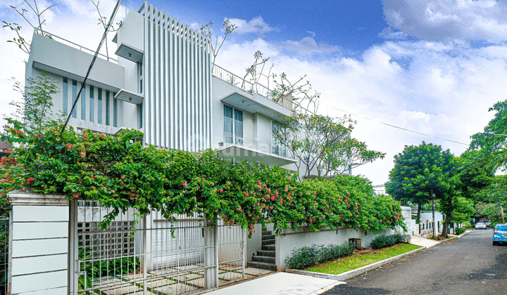 Rumah 3 Lantai 4 Kamar, Swim Pool Menteng Dalam Jakarta Selatan 1