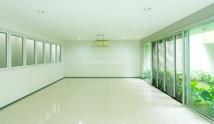 Rumah 3 Lantai 4 Kamar, Swim Pool Menteng Dalam Jakarta Selatan 2