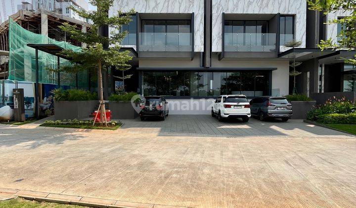 Citralake Villa, Rumah Mewah 3 Lantai Hadap Danau di Citra Garden City, Jakarta Barat 1