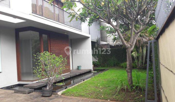 Rumah 4BR Dengan Swimming Pool di Menteng Dalam Jakarta Selatan 2