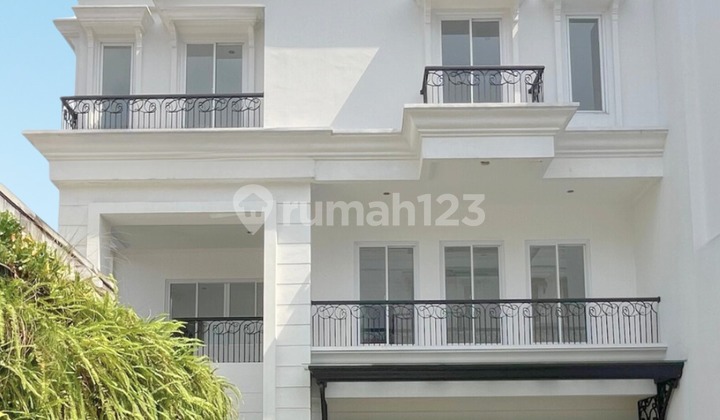 Rumah Mewah Modern Klasik 3 Lantai Dekat MRT Lebak Rumah Mewah Modern Klasik 3 Lantai Dekat MRT Lebak