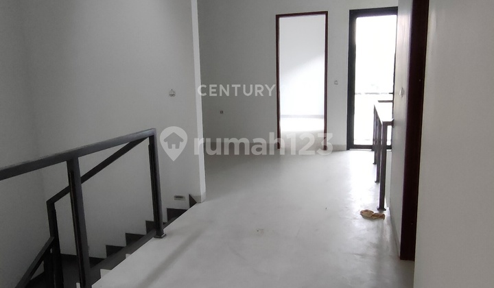Rumah Baru 2 Lantai di Setra Duta Bandung 2