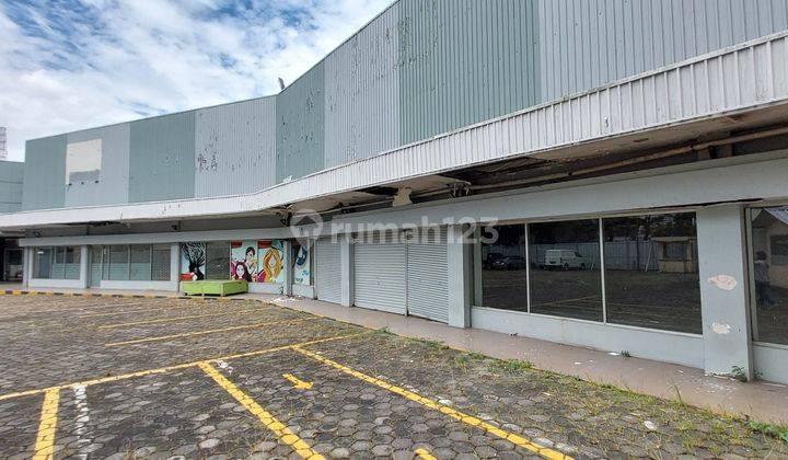 Dijual Tanah dan Bangunan  untuk Hypermarket  showroom  

Luas Tanah : 3742 m²
 2