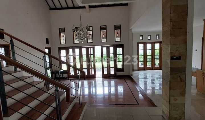 For Sale: House in the Elite Setraduta Complex, Bandung. 2