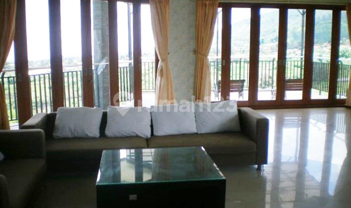 ruang keluarga dijual villa istana bunga lembang