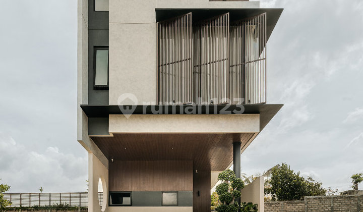 Rumah Mewah Setraduta Hegar 3 Lantai Full Furnish / Siap Tinggal