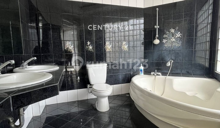 Luxury Ready-to-Occupy House on Terusan Sutami, Bandung 2