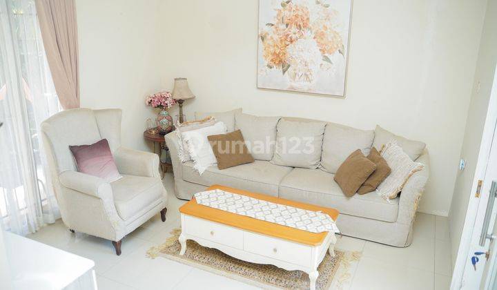 ruang tamu dijual rumah 2 lt asri