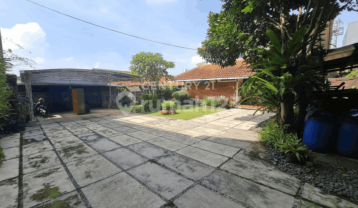 Asri and Well-Maintained House in Setrasari Kulon Complex, Bandung 2