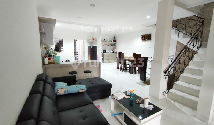 Rumah Asri 3 Lantai Di Komplek Setraduta Rumah Asri 3 Lantai Di Komplek Setraduta