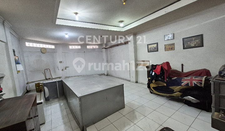 Ruko Hook on Sudirman Mainroad Near Cibadak & Sudirman Street Ruko Hook on Sudirman Mainroad Near Cibadak & Sudirman Street