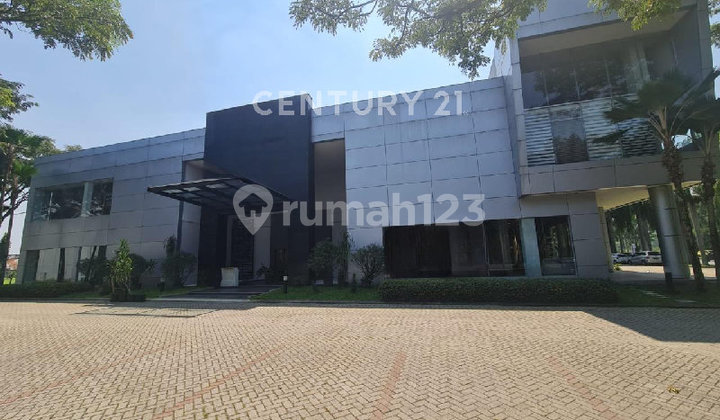 Showroom Usaha Super Luas di Kotabaru Parahyangan Bandung