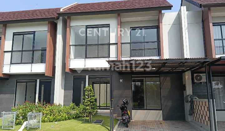 New Minimalist House in Kota Baru Parahyangan New Minimalist House in Kota Baru Parahyangan