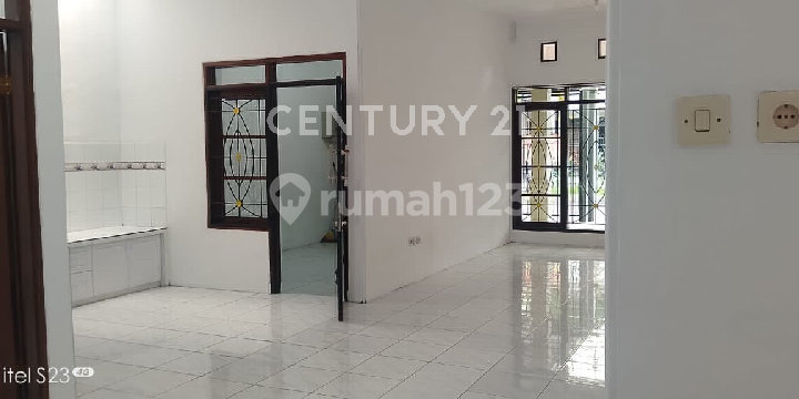 Ready-to-Live House, Well-Maintained, Beautiful Garden, Kopo Indah Ready-to-Live House, Well-Maintained, Beautiful Garden, Kopo Indah