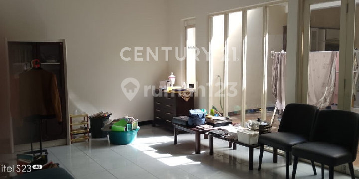 Minimalist House with Comfortable, Green, Beautiful Garden in Holis 2