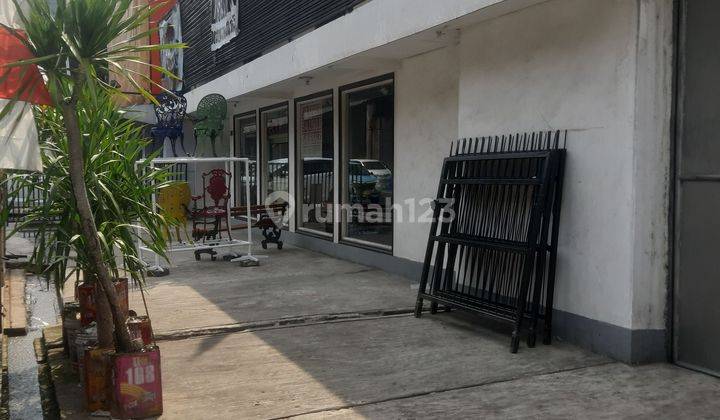 Bangunan usaha 2 lantai di Jalan Gatot Subroto. LT 500 m² LB 520 m². Comersial Area Jakarta Selatan 1