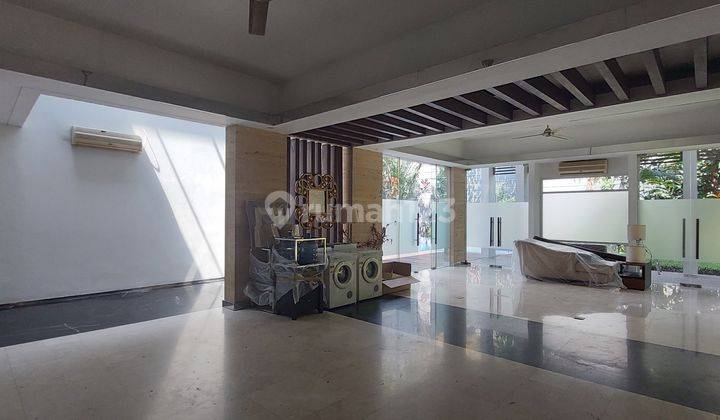 Bright and Modern House at Senopati 2