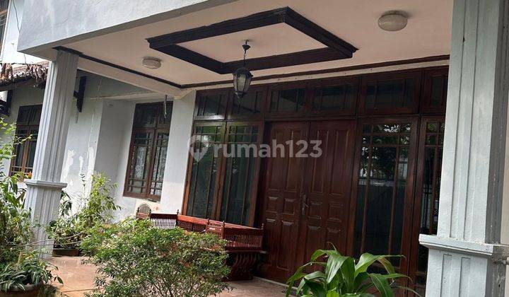 Rumah nyaman dan luas (bisa dijadikan kantor) di Menteng 1