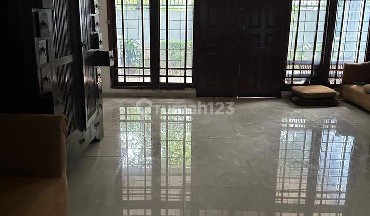 Rumah nyaman dan luas (bisa dijadikan kantor) di Menteng 2