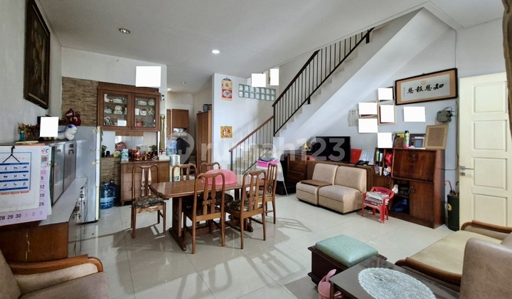 Jual Rumah Siap Huni 6X18m2 di Molek 2