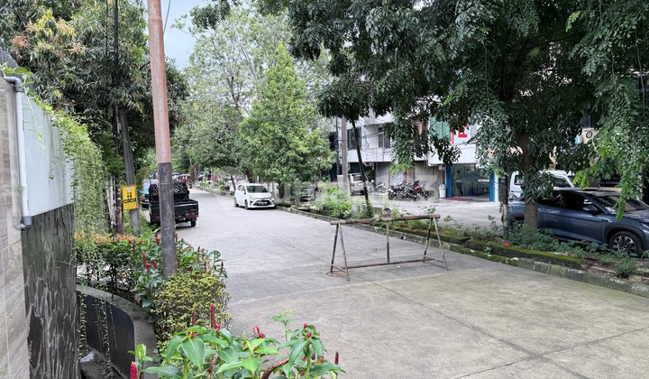 Jual Rumah Mewah Hoek 479M2 Anti Banjir di Kompleks Greenville 2