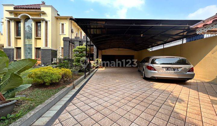 Rumah Kompleks Sirkulasi Adem dengan Kolam Renang & Private Lift 2