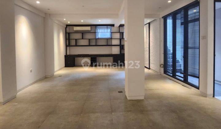 Rumah 5 KT Unfurnished Modern Glass Di Kawasan Kebayoran Lama 2