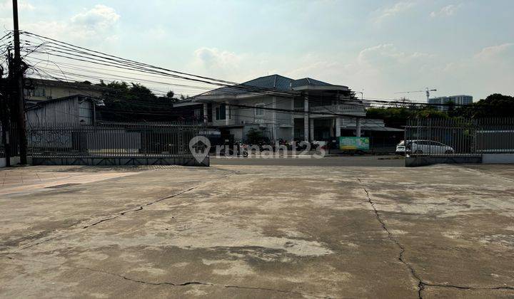 Turun Harga! Dijual Showroom Aktif Besar Di Cirendeu Raya 1