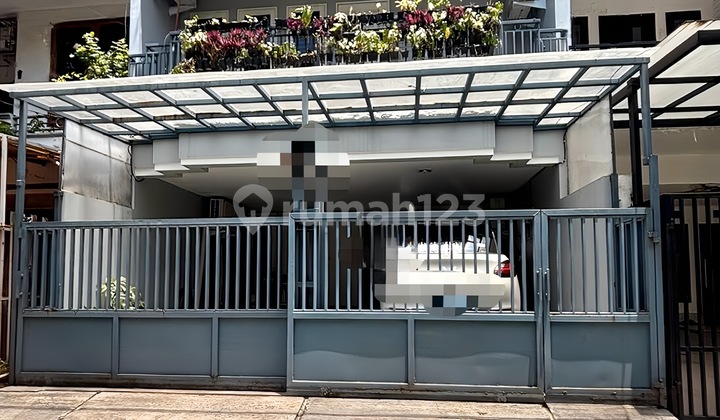 Selling a Nice 6X17m2 Residence in Janur Elok, Kelapa Gading, Flood-Free