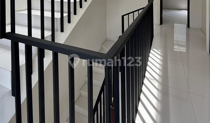 Dijual Cepat Rumah Bagus 6X20m2 Cluster Chrysant, Puri Botanical 2